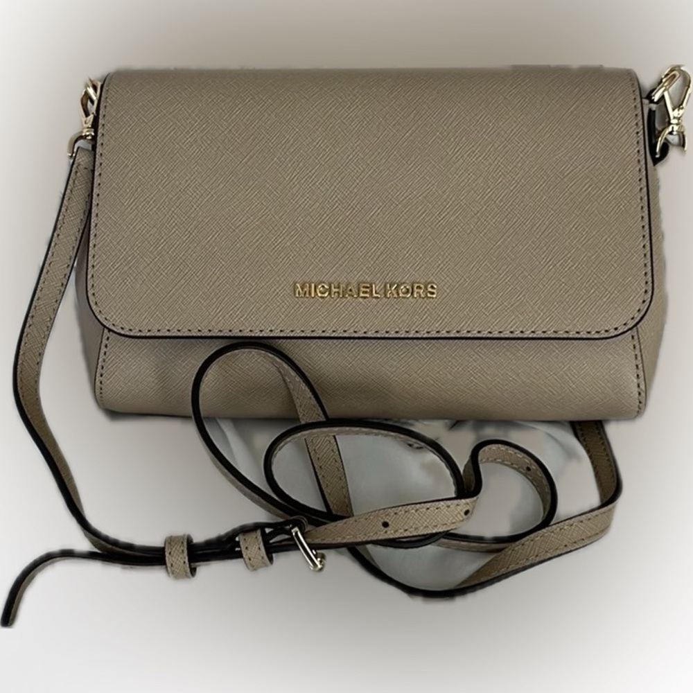 💫💫LAST ONE💫💫 NWT Michael Kors Pouchette